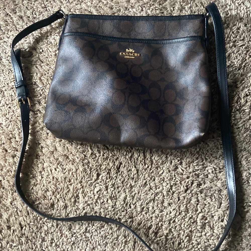 Coach crossbody signature bag